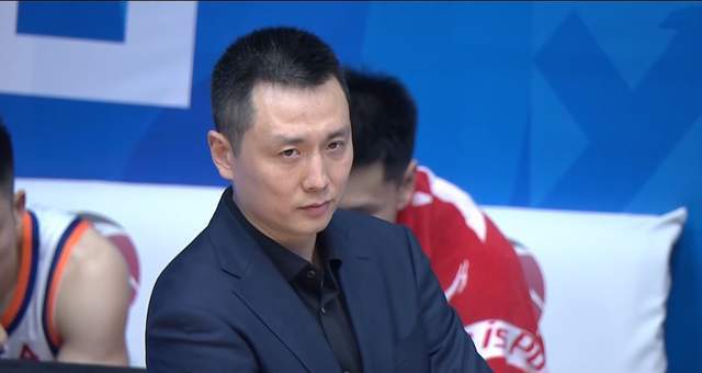 世界杯官方客户端安装-50分大胜，上海男篮稳坐榜首位置 张镇麟10分献暴扣 4外援齐爆发