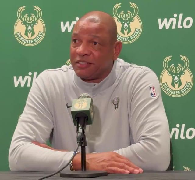 世界杯官网手机版下载-Doc Rivers摊牌：7个孙辈8岁以下，该去陪他们了